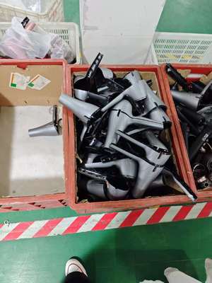 25mm Namlulu Seramik Saç Maşası 1 Yıl Garanti ve 110-240V Voltaj ile Pürüzsüz Parlak Bukleler