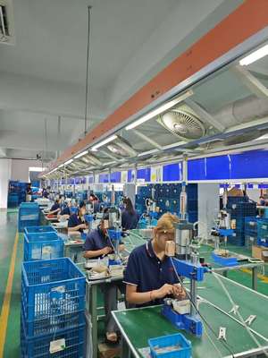 1200W Güçlü Saç Kurutma fırçası 3 sıcaklık seviyesi ve kolay stil için 220 ~ 240V voltajı ile