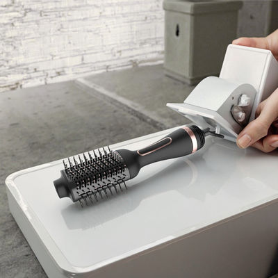 Kolay Şekillendirme için Oval Fıçıya Sahip Çift Voltajlı Çok Fonksiyonlu Saç Kurutma Fırçası